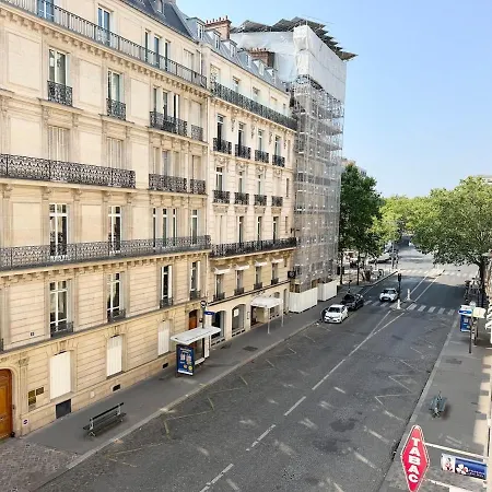 Elegant Triangle D'or Elevator